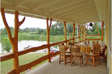 Węgry Privát Hernádszurdok, Zewnątrz